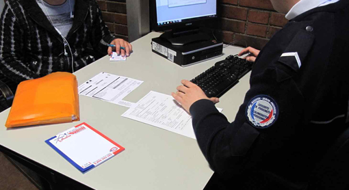 Fałszywi policjanci okradali kierowców
