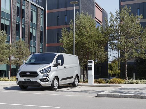 Ford nagrodzony za napęd Plug-In oraz systemy bezpieczeństwa