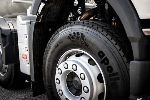 Firma Apollo Tyres wprowadza na rynek oponę nowej generacji do przyczep i naczep ciężarowych — Apollo EnduRace RT2
