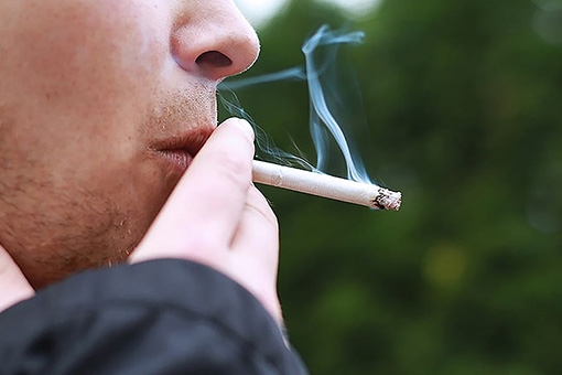 Niderlandy zakazują palenia podczas jazdy