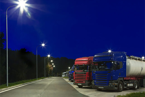 W Niemczech brakuje 30 tys. miejsc parkingowych dla ciężarówek