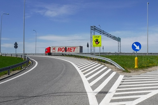 Tablice „STOP - Zły kierunek” montują w całej Polsce