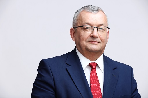 Minister infrastruktury Andrzej Adamczyk odpowiada na postulaty Forum Transportu Drogowego związane z aktualną sytuacją branży
