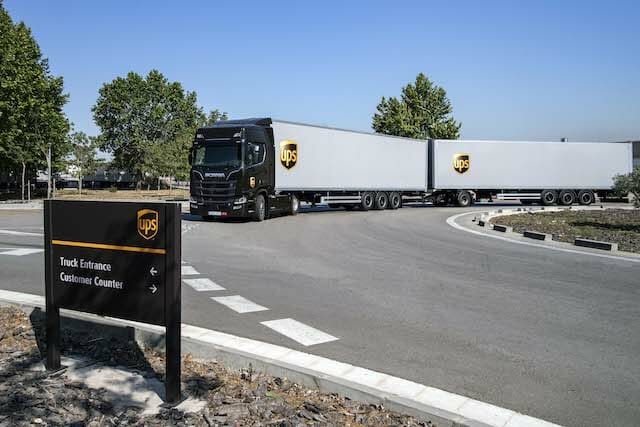 UPS wozi w Hiszpanii 60-tonowymi zestawami
