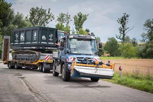 Unimog i pojazd gąsienicowy z silnikiem spalającym wodór