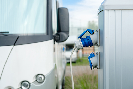 Transport zeroemisyjny jeszcze na wolnym biegu 