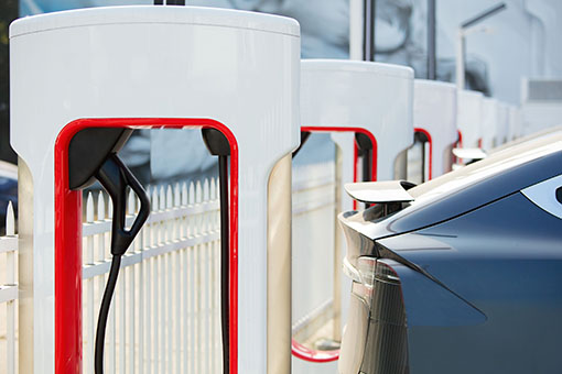 Użytkownicy UTA eCharge® z dostępem do sieci Tesla Supercharger