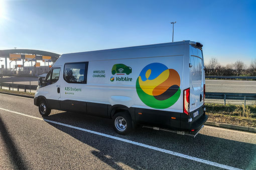 IVECO eDaily z zintegrowanym bezprzewodowym ładowaniem dynamicznym i statycznym