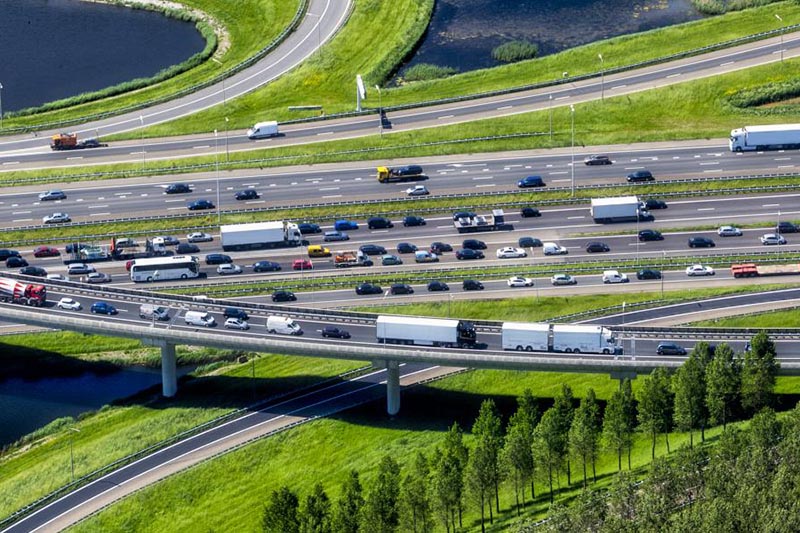 Sektor transportu jednoczy się w walce o 100 mld euro