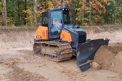 Develon rozszerza ofertę spycharek